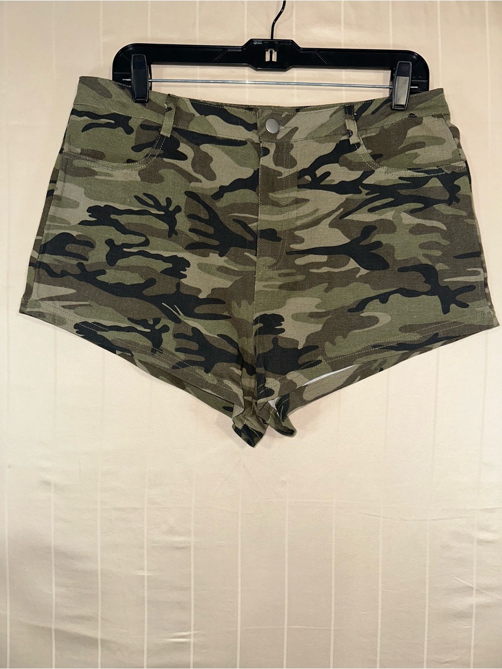 NWT Le Lis Camouflage High Rise Cotton Denim Shorts Size L Boho Festival Cargo